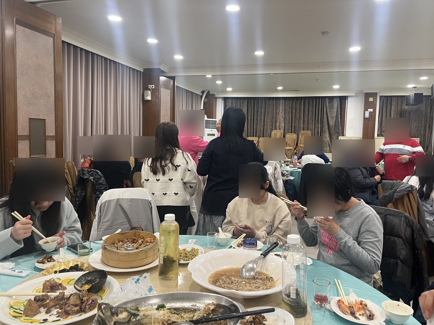 夥伴們一同用餐交流