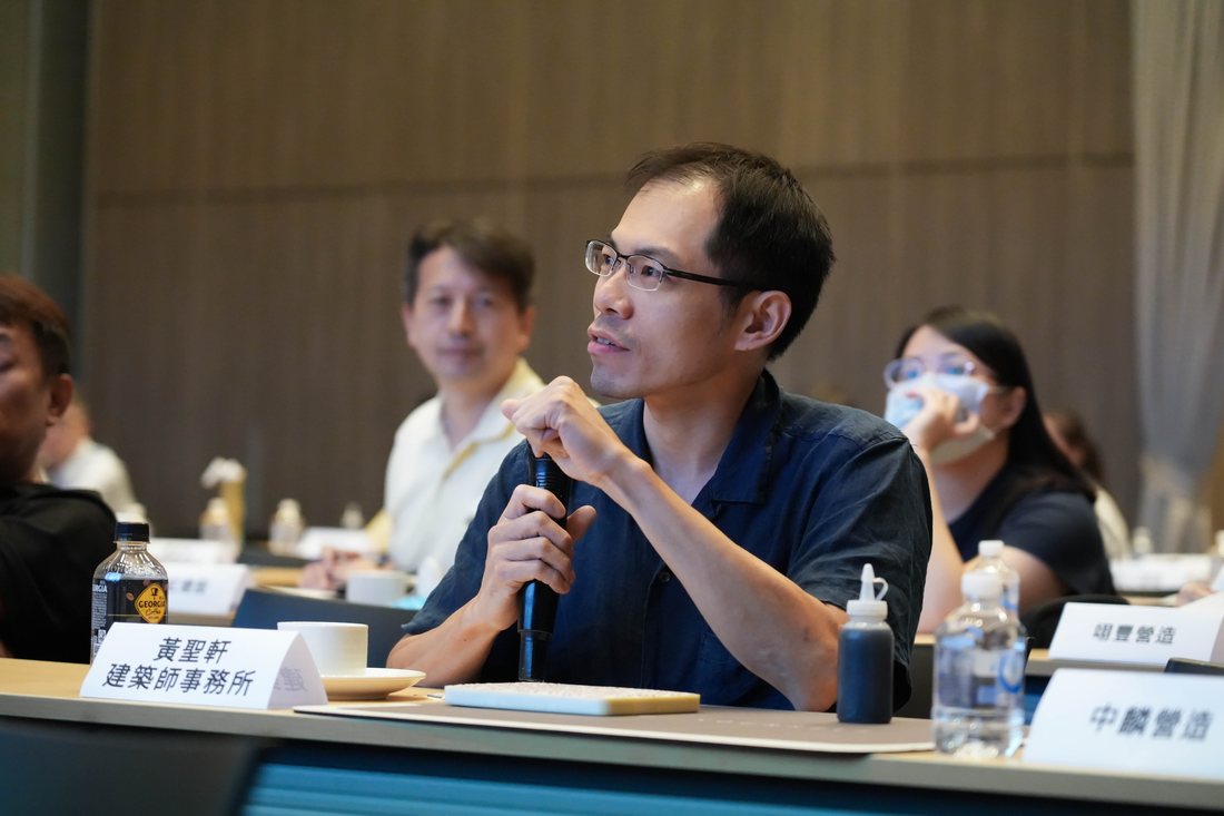 黃聖軒建築師事務所代表於問答環節提出現場實務問題