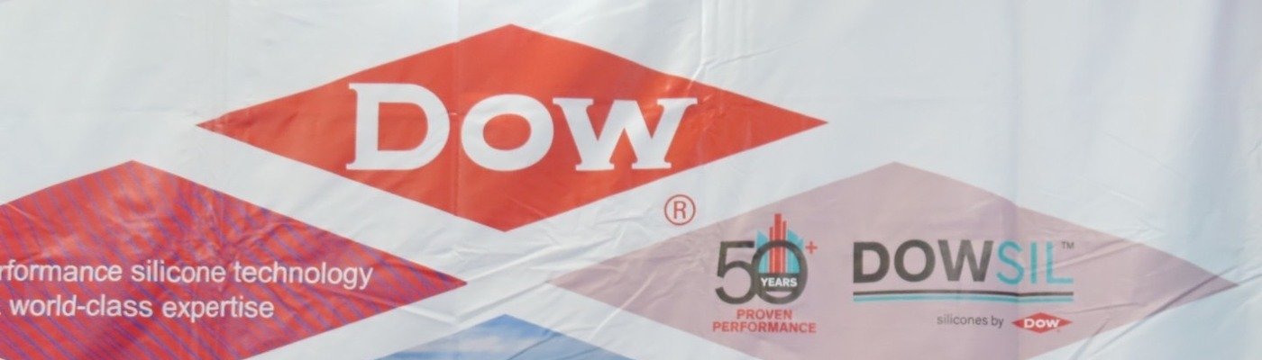 攤位主視覺上的 Dow 與 DOWSIL™ 標誌