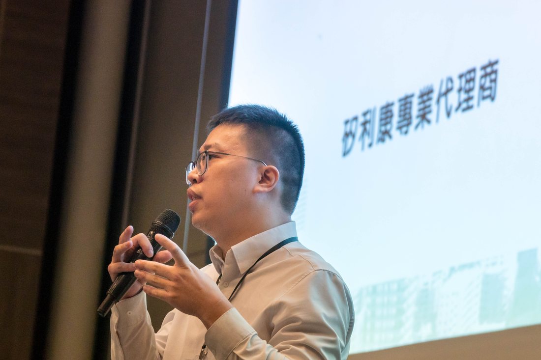 泰聯業務代表以「矽利康專業代理商」為題，開場分享公司背景與產品專業